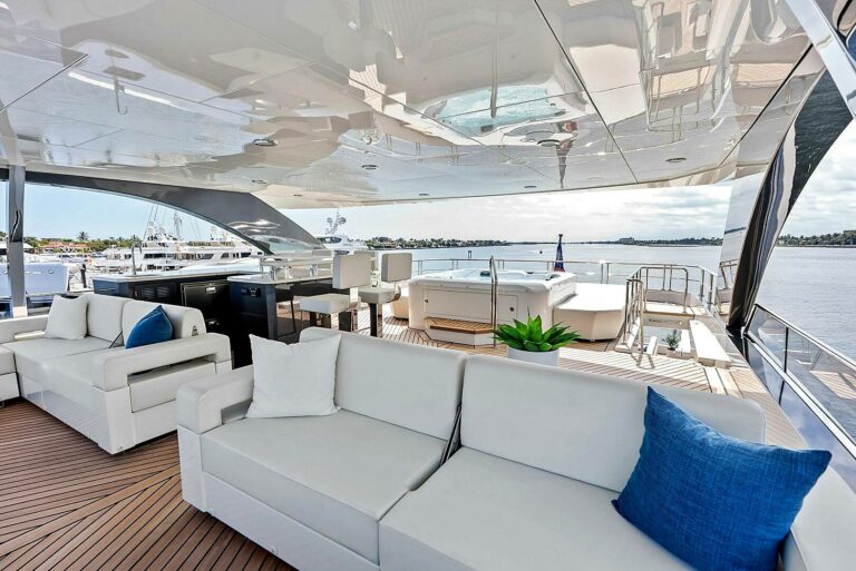 Ocean Alexander Cockpit Web Final 768x513