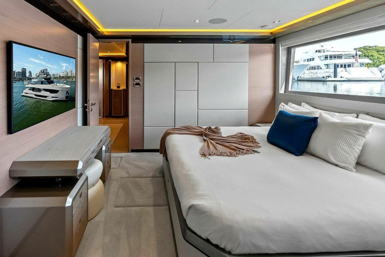 Ocean Alexander Master Stateroom Web 768x513